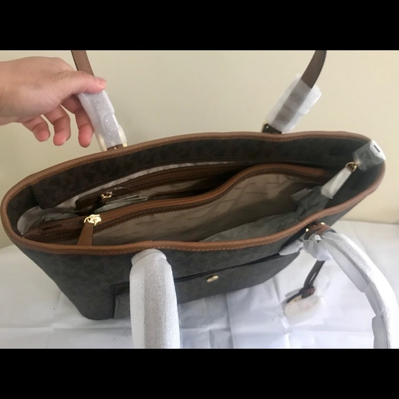 💕💕Michael Kors Large Snap Pocket Tote - Picture 5 of 8